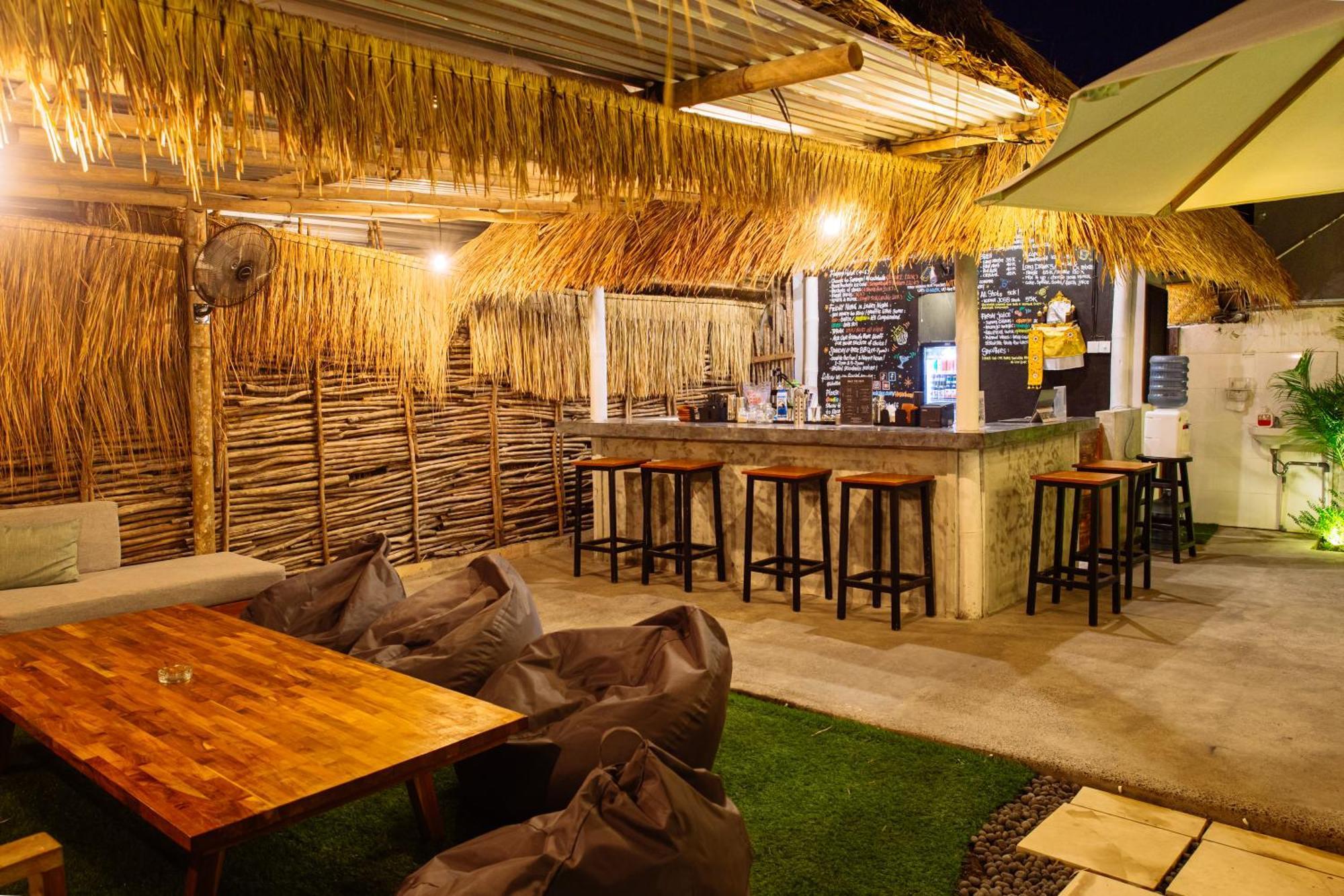 What The Duck Backpackers Canggu Exteriér fotografie